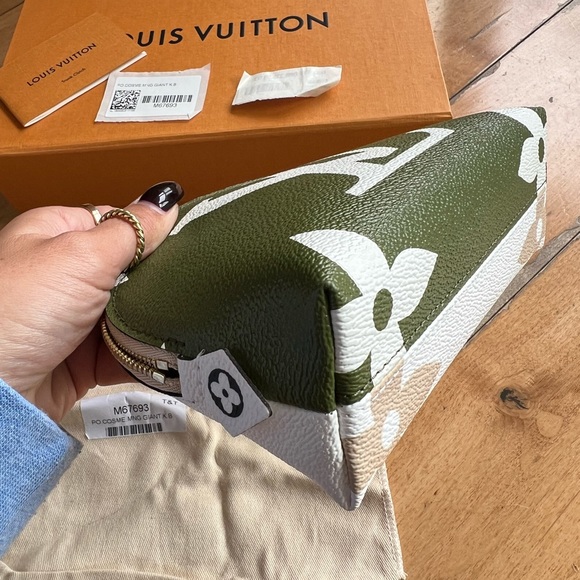 Louis Vuitton cosmetic case - Picture 4 of 13